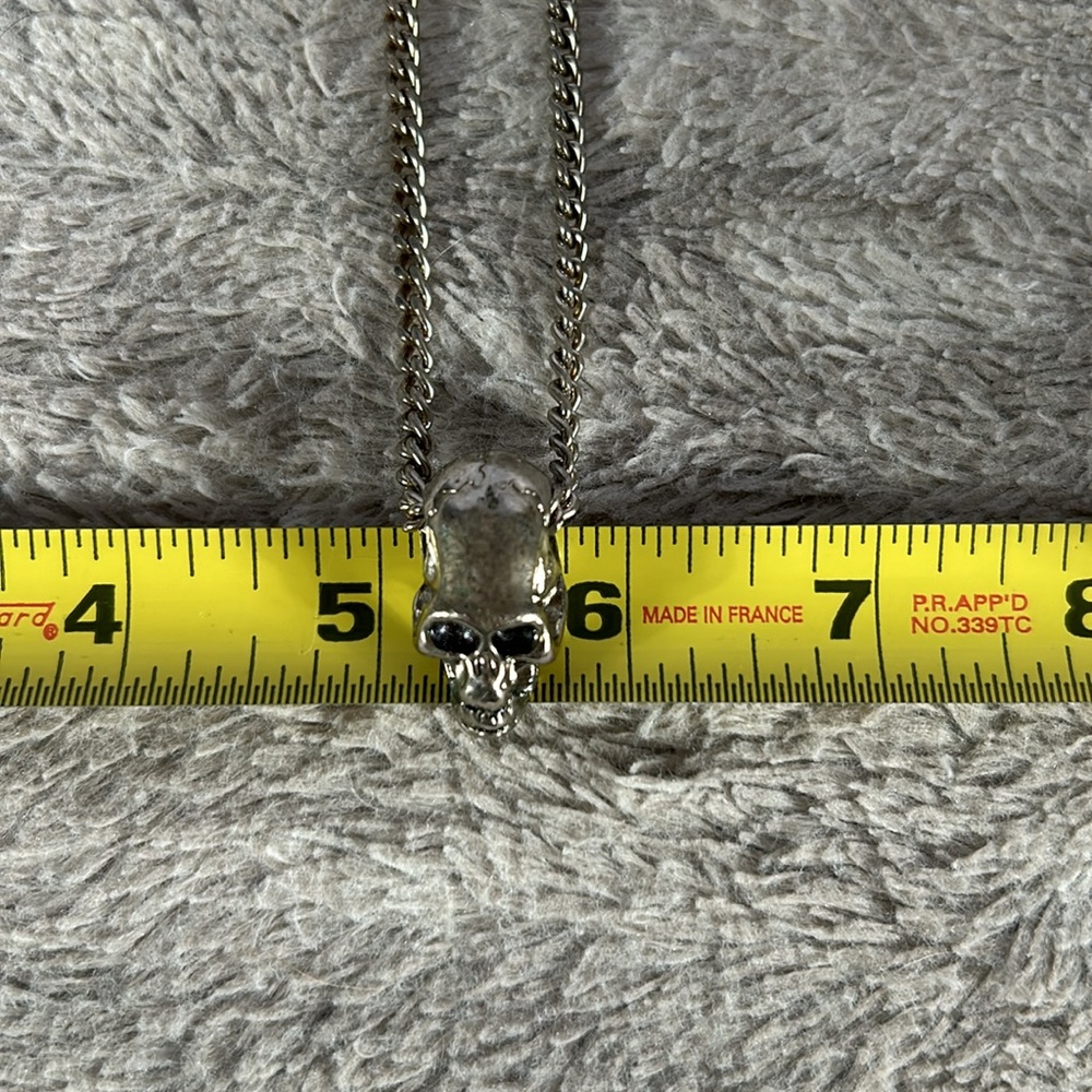 Silver colored 18 inch necklace with skull head - Picture 6 of 7